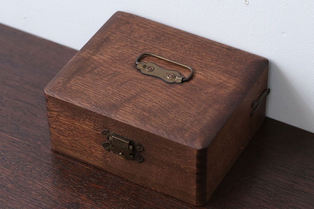 アンティーク雑貨　アンティーク　古い木製の小さな小物入れ(小箱・印鑑ケース)