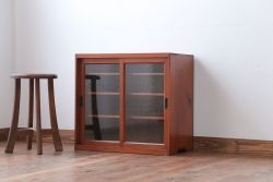 レトロ家具　昭和レトロ　気泡ガラス入り!小振りなアンティーク戸棚(キャビネット・収納棚)