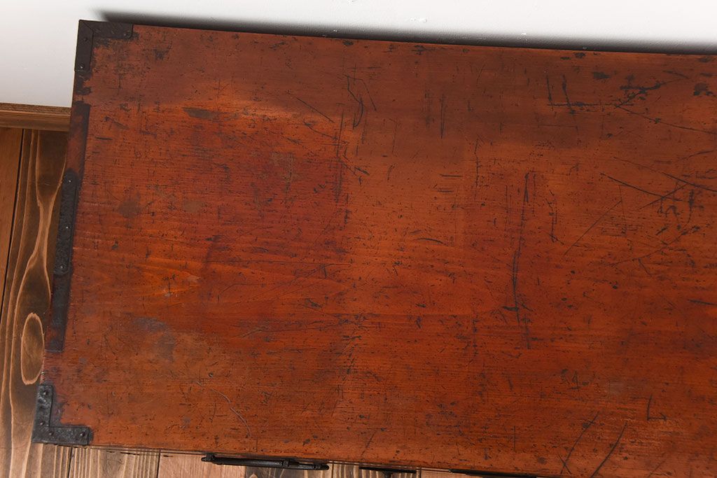 アンティーク家具　古民具・骨董　古い木のアンティーク半箪笥(衣装箪笥・時代箪笥ローボード)