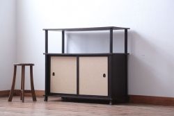 アンティーク家具　古民具・骨董　高級品!古い栗材の和風な引き戸付き飾り棚