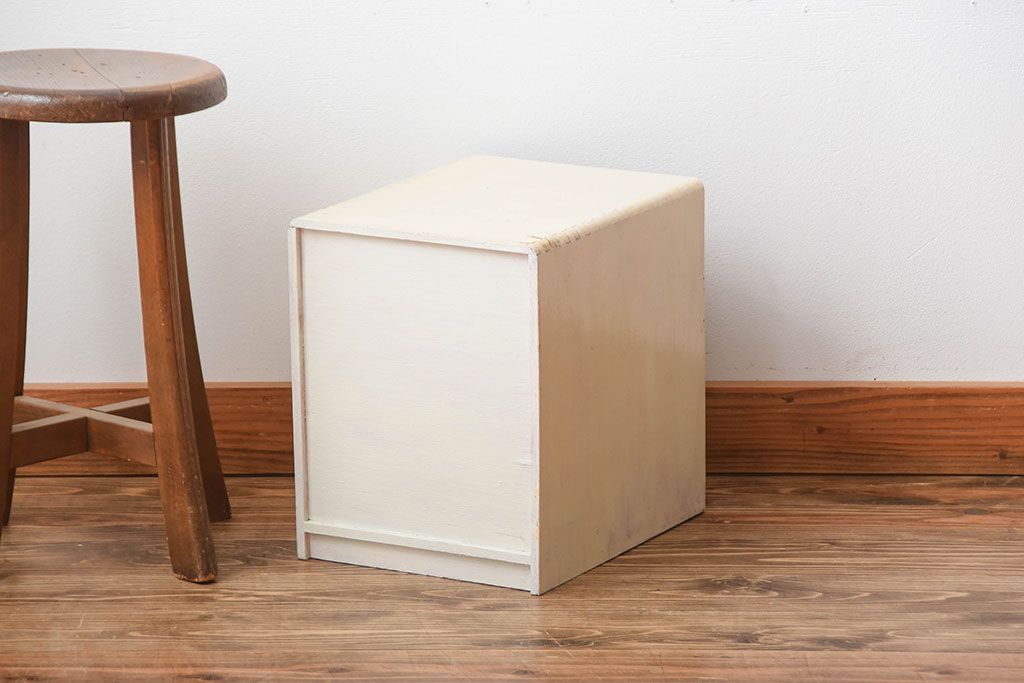 アンティーク家具　和製アンティーク　ネームプレート付き!古いナラ材のペイント小引き出し