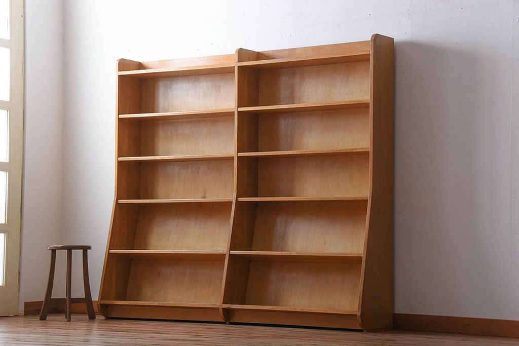 レトロ家具　昭和レトロ　厚手の古いナラ材が使用された大きな本棚