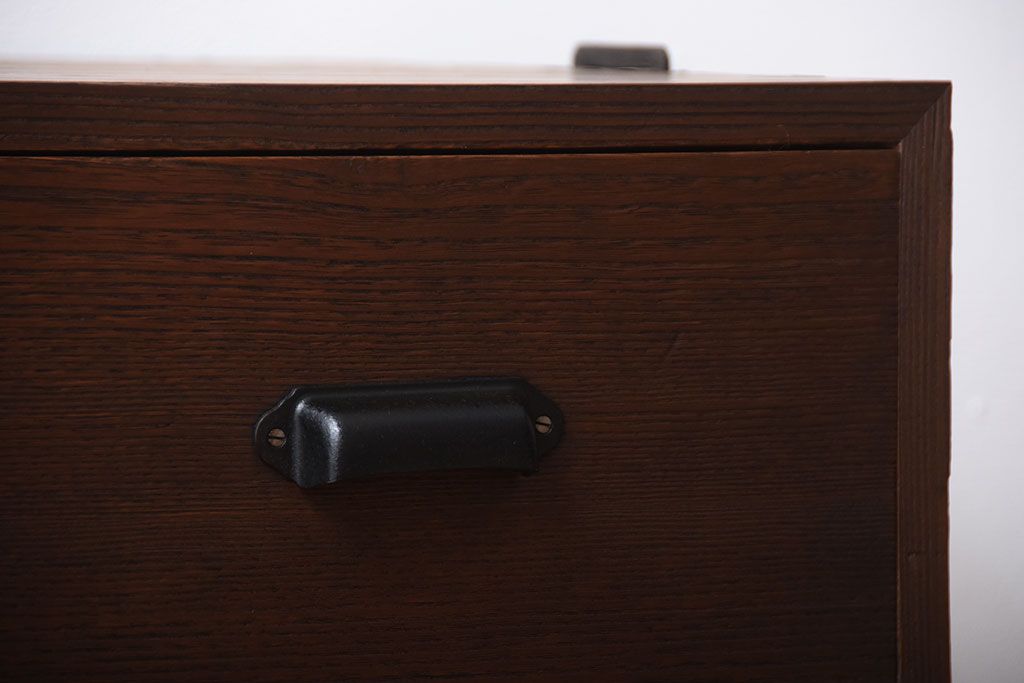 アンティーク家具　和製アンティーク　古い桐材の鉄脚付きローチェスト