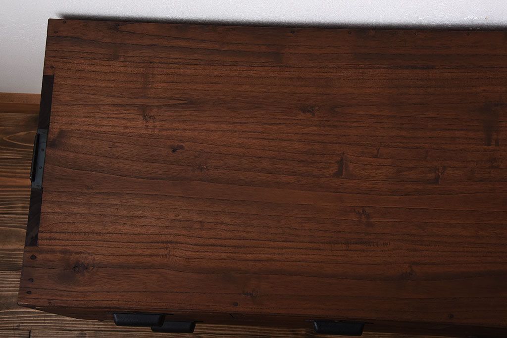 アンティーク家具　和製アンティーク　古い桐材の鉄脚付きローボード