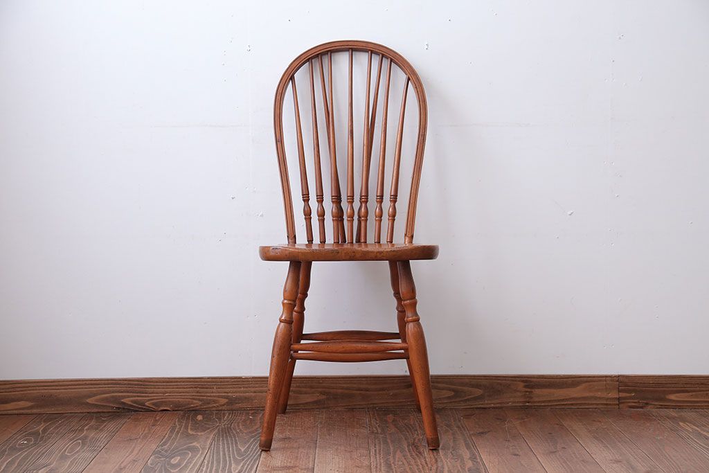 ヴィンテージ家具　ビンテージ　秋田木工の後姿が美しいウィンザーチェア(ダイニングチェア、ウインザーチェア)