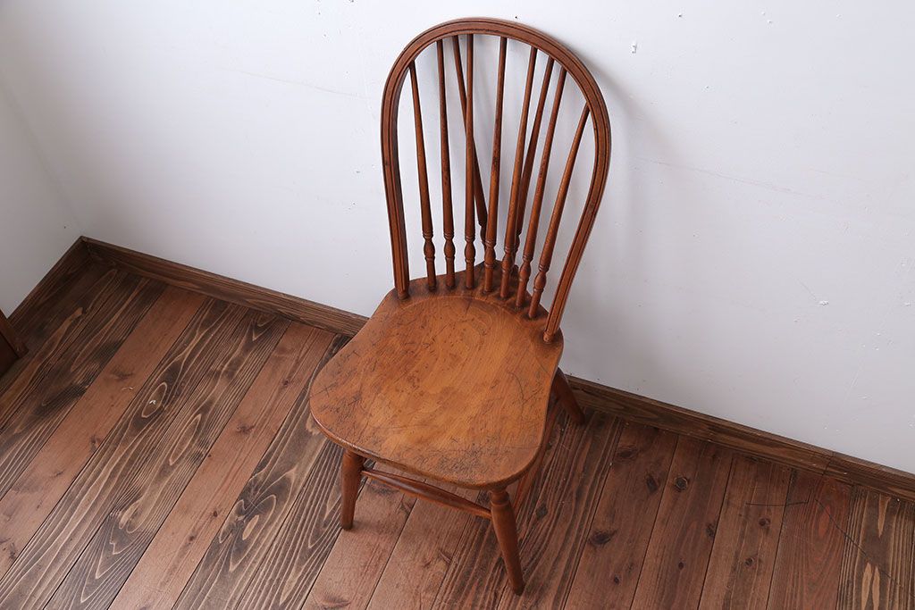 ヴィンテージ家具　ビンテージ　秋田木工の後姿が美しいウィンザーチェア(ダイニングチェア、ウインザーチェア)