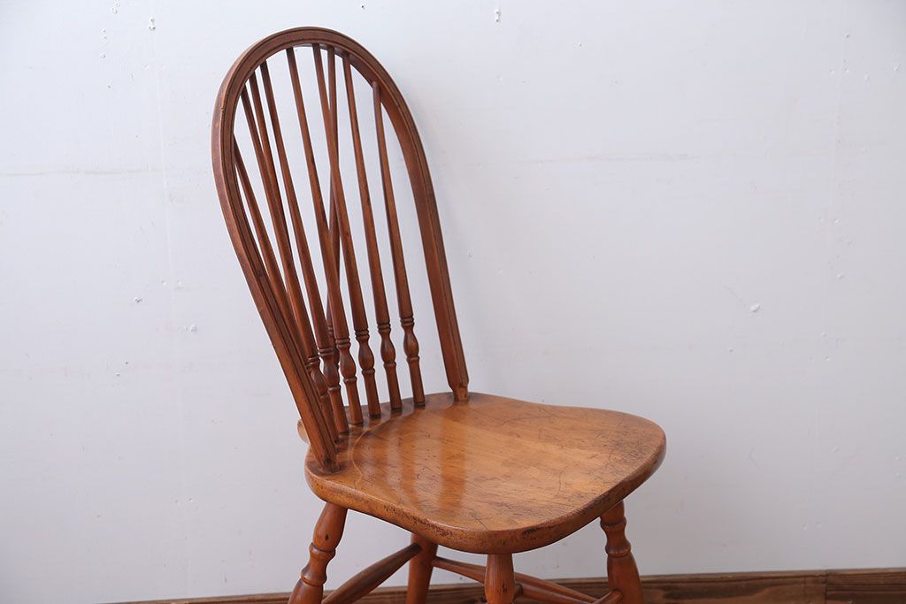 ヴィンテージ家具　ビンテージ　秋田木工の後姿が美しいウィンザーチェア(ダイニングチェア、ウインザーチェア)