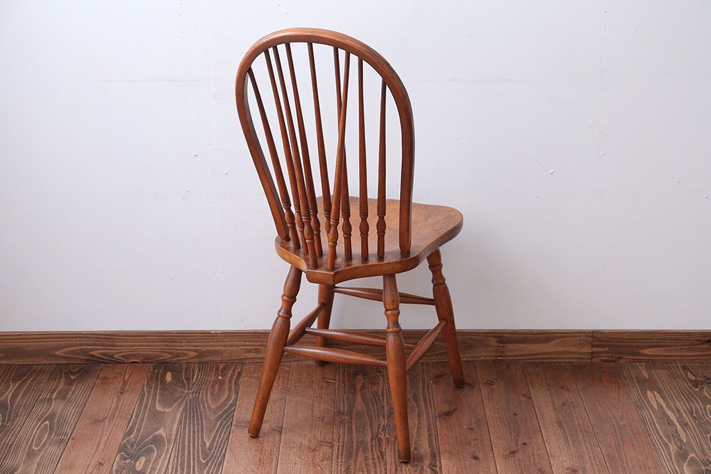 ヴィンテージ家具　ビンテージ　秋田木工の後姿が美しいウィンザーチェア(ダイニングチェア、ウインザーチェア)