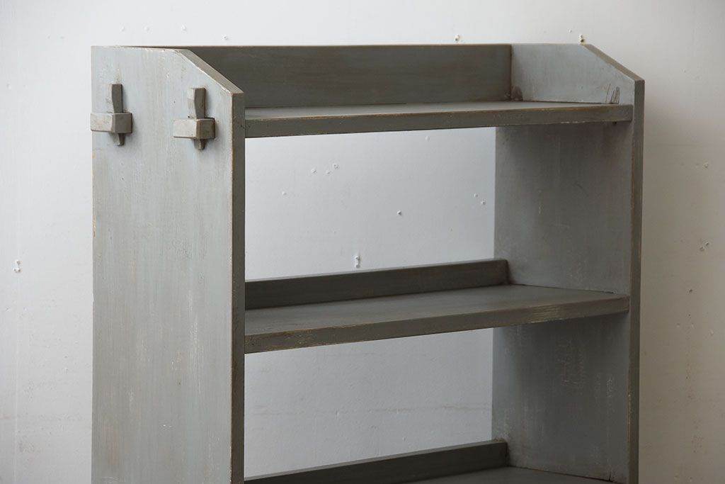 アンティーク家具　アンティークペイント　シャビーでおしゃれな楔式本棚