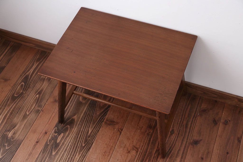アンティーク家具　和製アンティーク　古い木製のシンプルなセンターテーブル