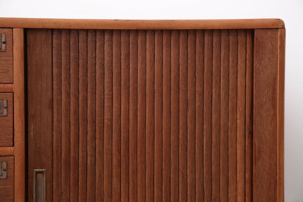 レトロ家具　昭和レトロ　古い木製のシャッター付き小引き出し