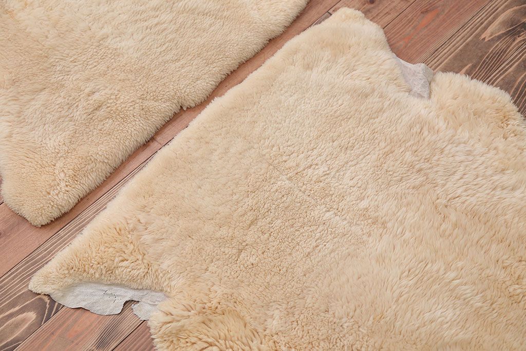 アンティーク雑貨　ビンテージ　高級感あふれるムートンのラグマット2枚セット