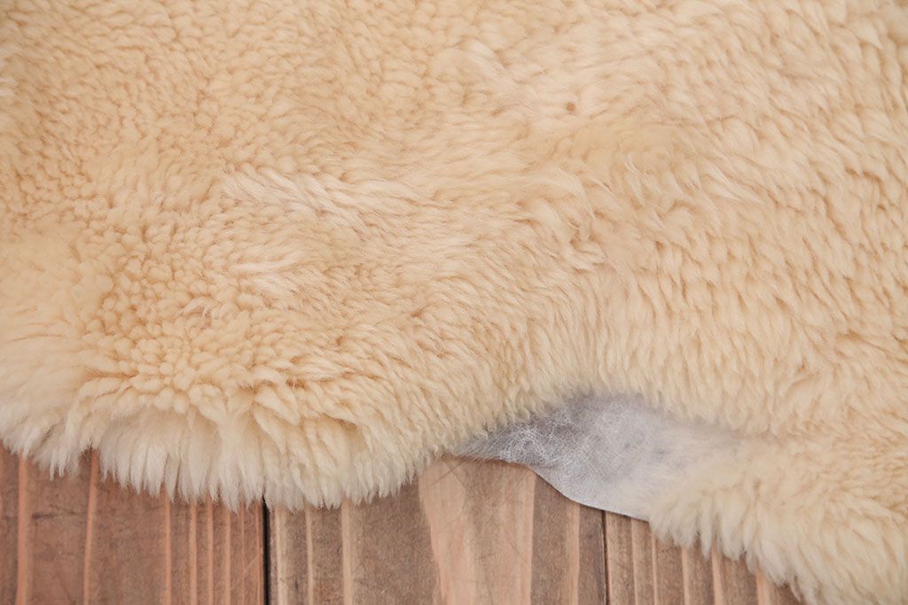アンティーク雑貨　ビンテージ　高級感あふれるムートンのラグマット2枚セット