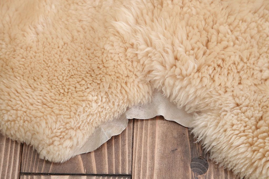 アンティーク雑貨　ビンテージ　高級感あふれるムートンのラグマット2枚セット