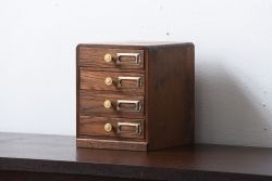 アンティーク家具　アンティーク　ネームプレート付き!古いナラ材のとても小さな小引き出し