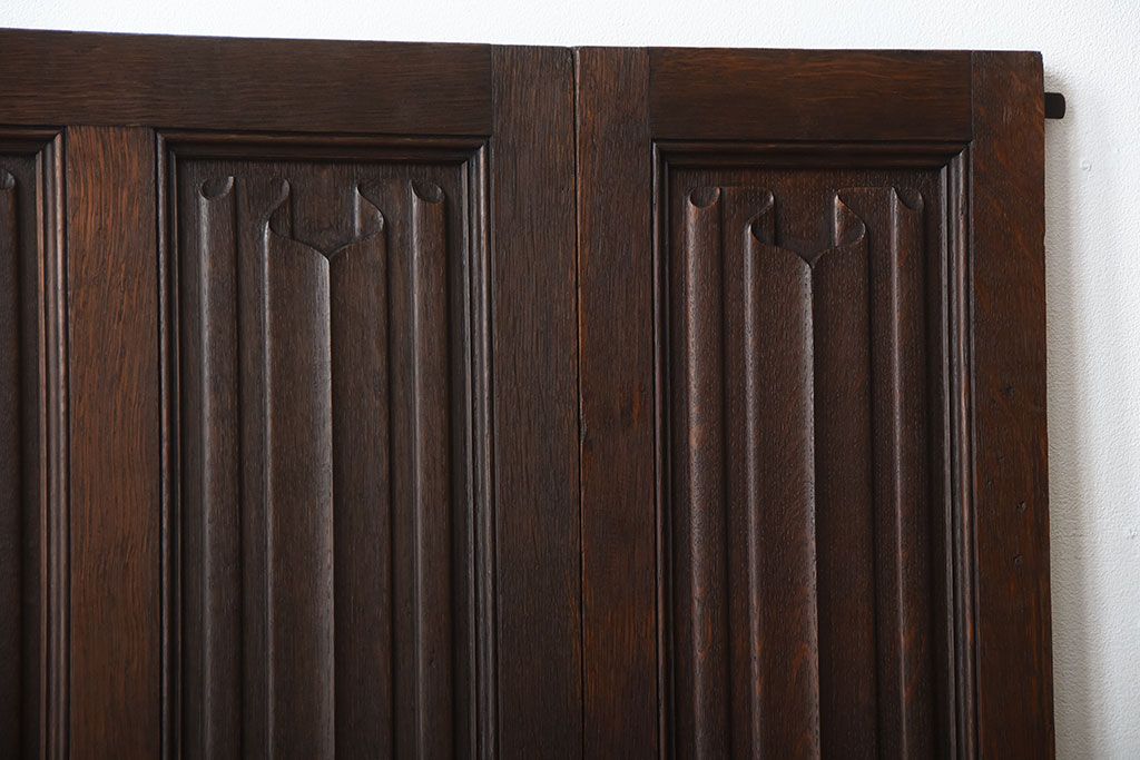 イギリスアンティーク　重厚なオーク材の優美な扉(ドア)(1)