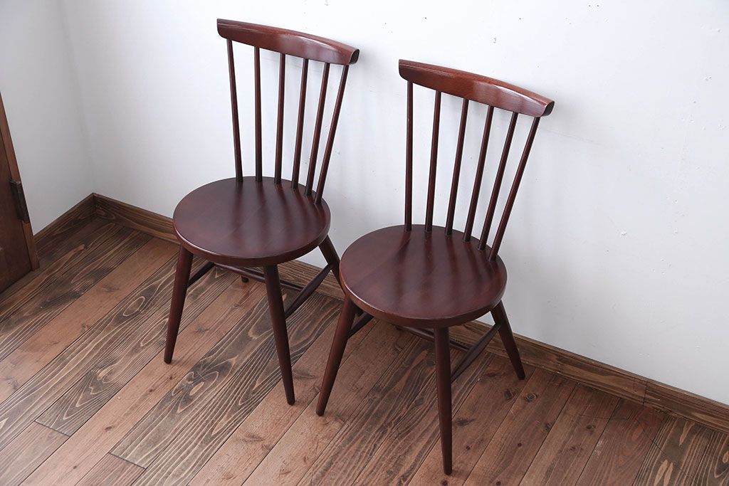 中古　秋田木工　レトロなスピンドルチェア(ダイニングチェア)2脚セット