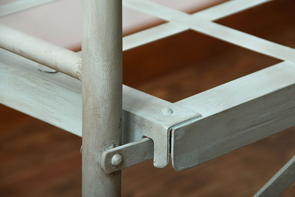 アンティーク家具　アンティークペイント　爽やかな色のアイアン折り畳みベッドフレーム
