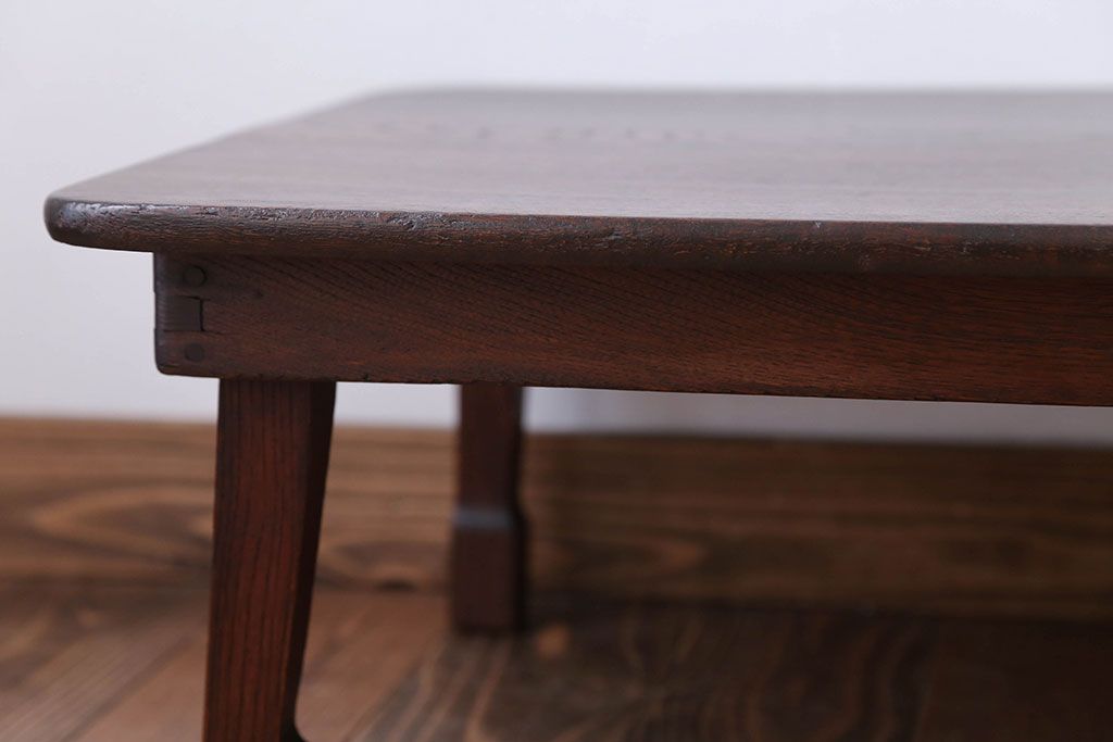 レトロ家具　昭和レトロ　天板栓材一枚板の脚のデザインがかわいい角ちゃぶ台