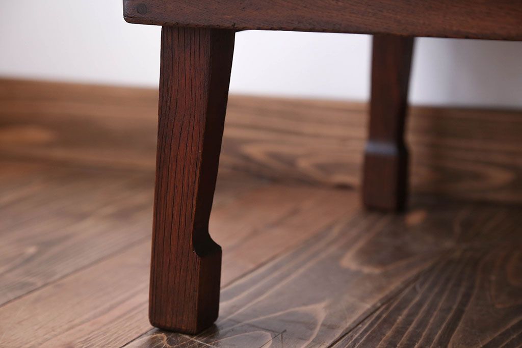 レトロ家具　昭和レトロ　天板栓材一枚板の脚のデザインがかわいい角ちゃぶ台