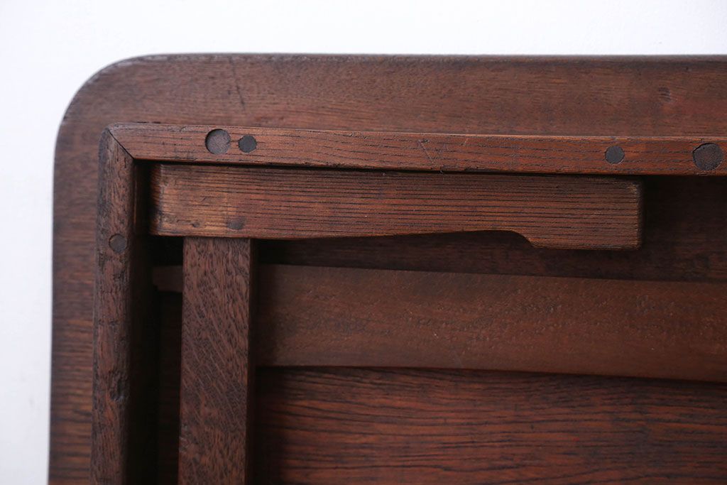 レトロ家具　昭和レトロ　天板栓材一枚板の脚のデザインがかわいい角ちゃぶ台