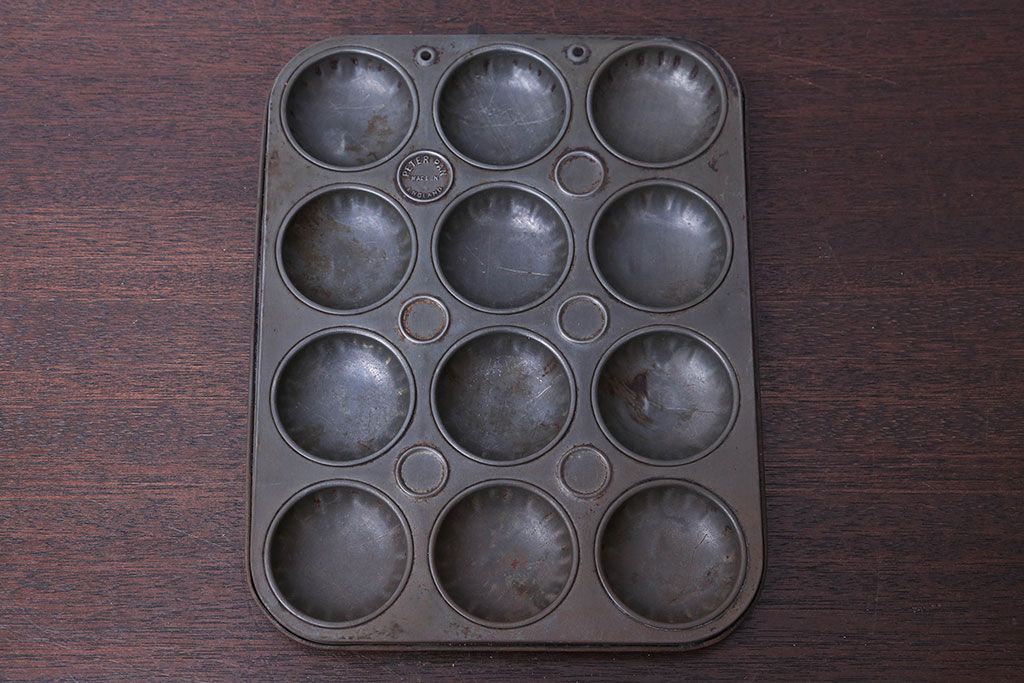 アンティーク雑貨　イギリスアンティーク　古いブリキ製　ケーキの焼き型　baking tin(ベーキング ティン)(1)