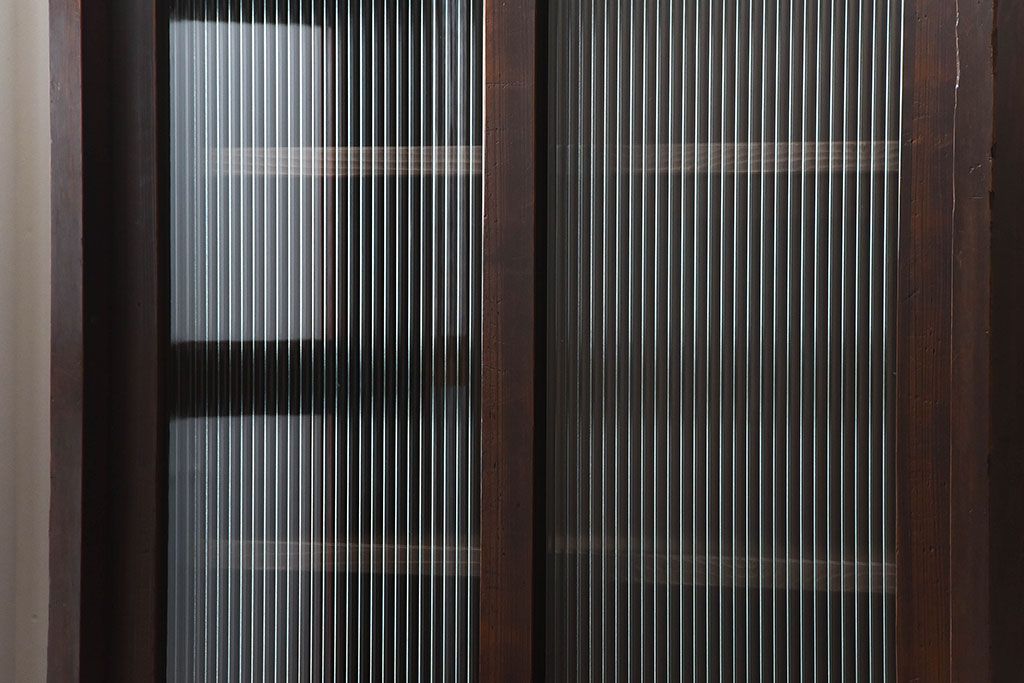 アンティーク家具　和製アンティーク　モールガラス引き戸の古い木製収納棚