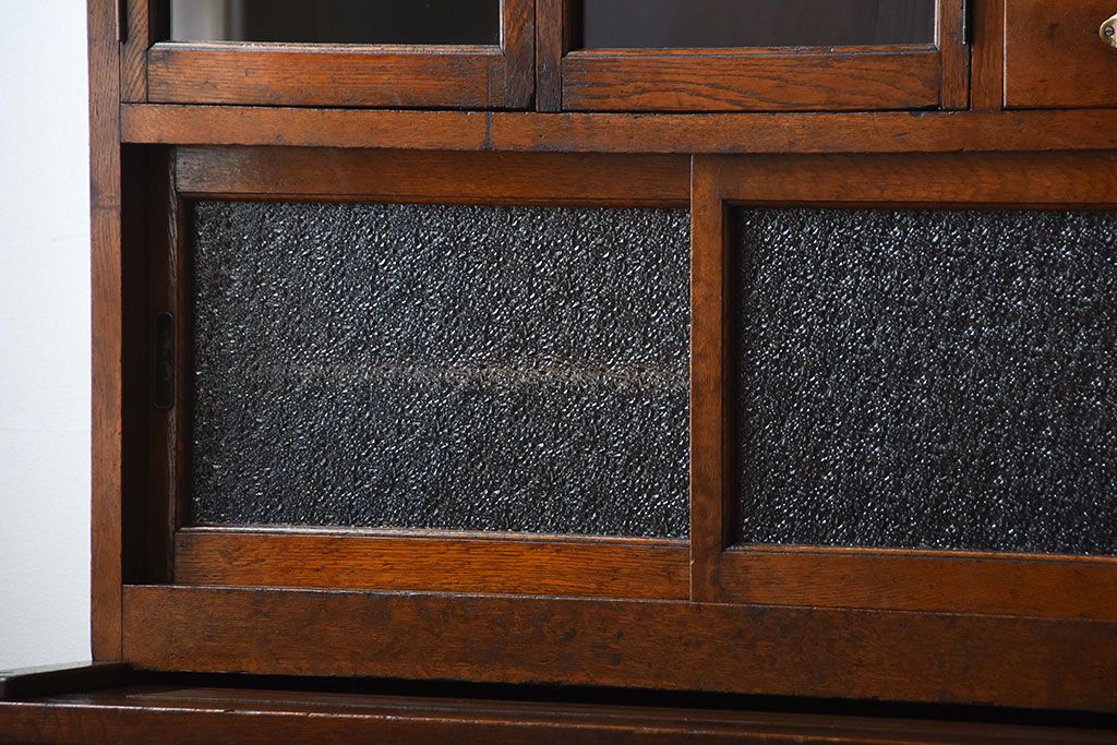 レトロ家具　昭和レトロ　作業台付き!古いナラ材のアンティークカップボード(食器棚)