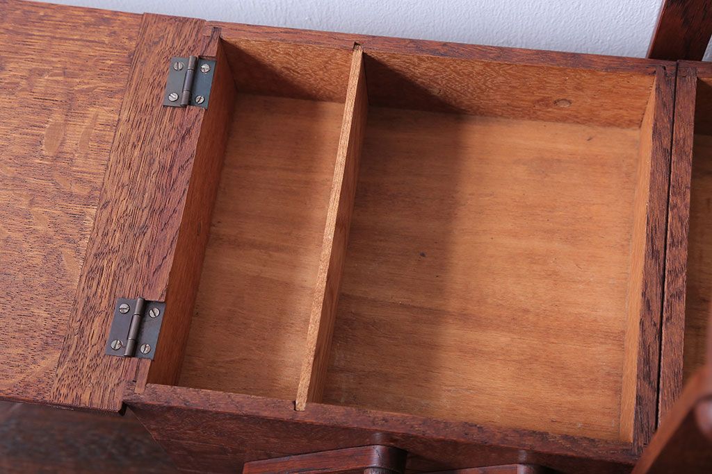 アンティーク雑貨　和製アンティーク　古いナラ材の階段状に広がる脚付き裁縫箱