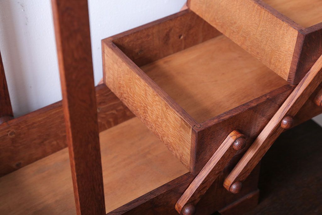 アンティーク雑貨　和製アンティーク　古いナラ材の階段状に広がる脚付き裁縫箱