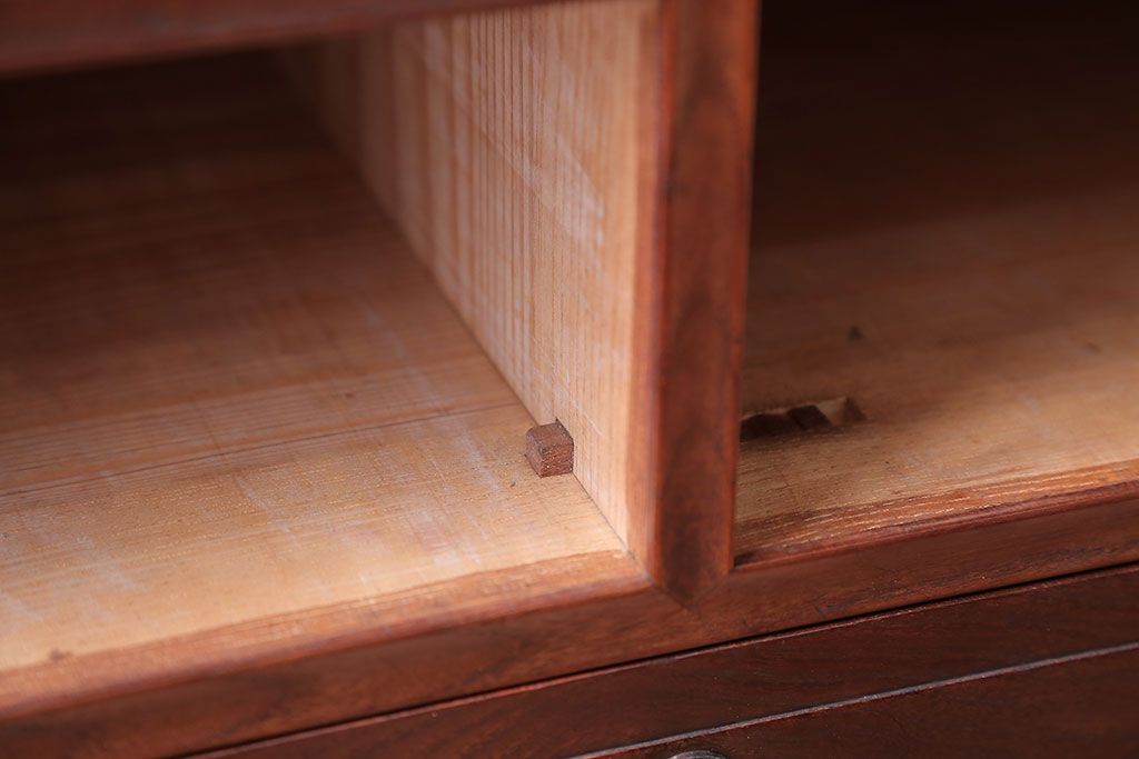 アンティーク家具　古民具・骨董　前面桑材、天板・側面エンジュ材、内部桐材!銅の金具の最高級小箪笥(桐箪笥、桐たんす)