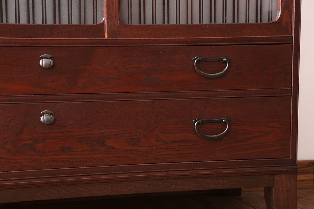 レトロ家具　アンティーク　レトロガラスがかわいいシンプルで上品な脚付きローボード