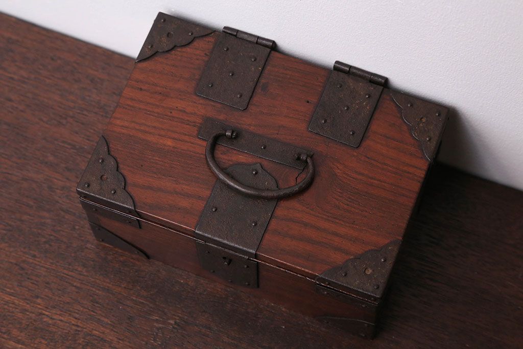 アンティーク雑貨　古民具・骨董　古い総欅材の小さなアンティーク印箱