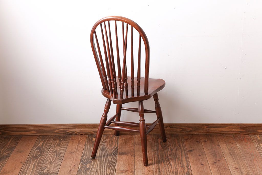 ヴィンテージ家具　秋田木工　ビンテージ品　後姿が美しいウィンザーチェア(ダイニングチェア、ウインザーチェア)