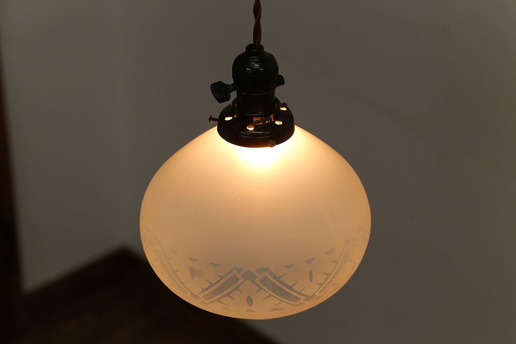 和製アンティーク　オパールガラスのレトロな電笠照明(天井照明)