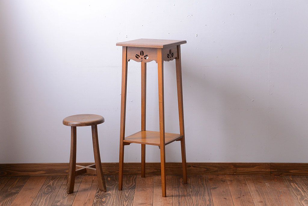 レトロ家具　昭和レトロ　古い木のかわいいアンティークサイドテーブル(ディスプレイ台)