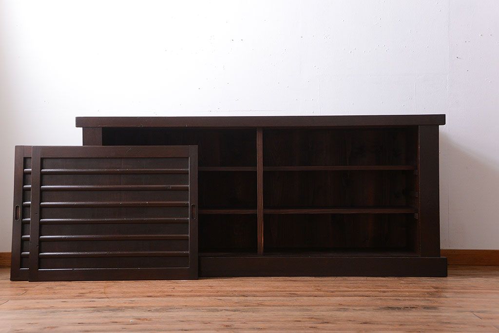アンティーク家具　古民具・骨董　六尺　横桟戸の古い高級水屋箪笥ローボード(リビングボード、テレビボード、テレビ台、キャビネット、収納棚)