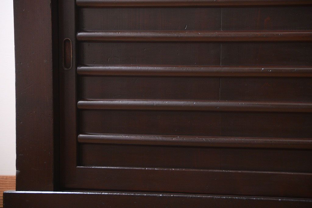 アンティーク家具　古民具・骨董　六尺　横桟戸の古い高級水屋箪笥ローボード(リビングボード、テレビボード、テレビ台、キャビネット、収納棚)
