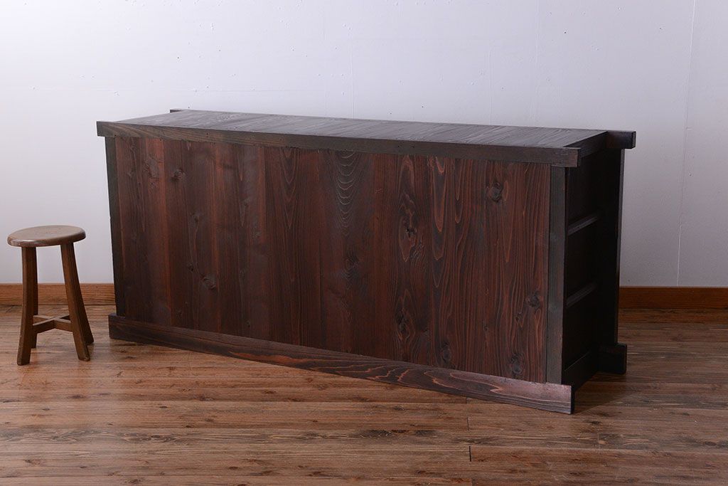 アンティーク家具　古民具・骨董　六尺　横桟戸の古い高級水屋箪笥ローボード(リビングボード、テレビボード、テレビ台、キャビネット、収納棚)