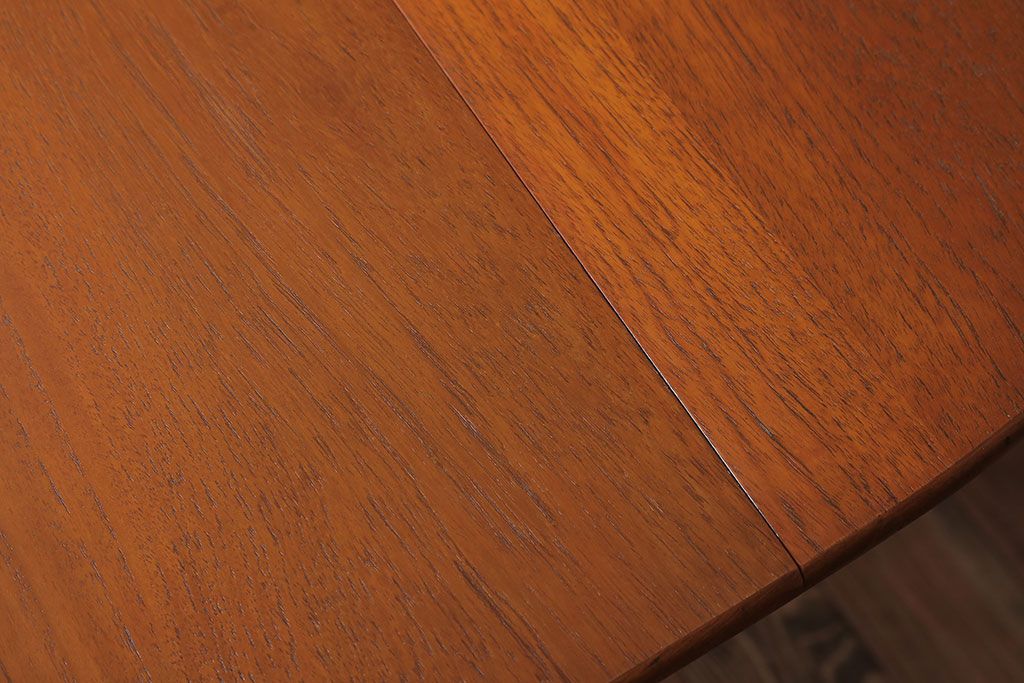 ヴィンテージ家具　北欧ビンテージ　チーク材のエクステンションテーブル(ダイニングテーブル)