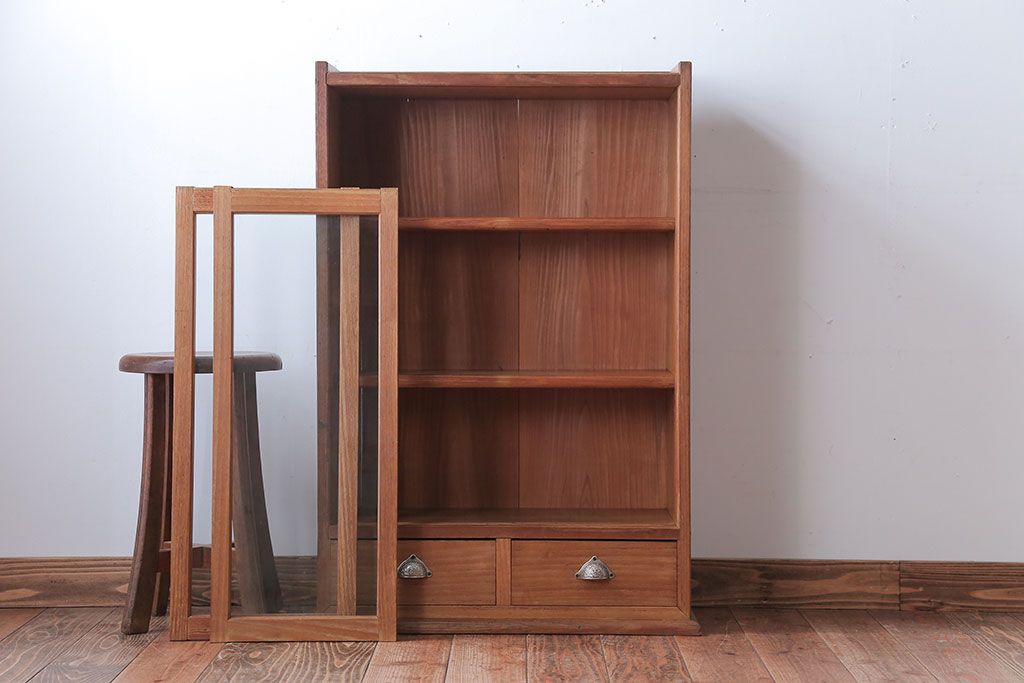 アンティーク家具　アンティーク　三方栗材の高級キャビネット
