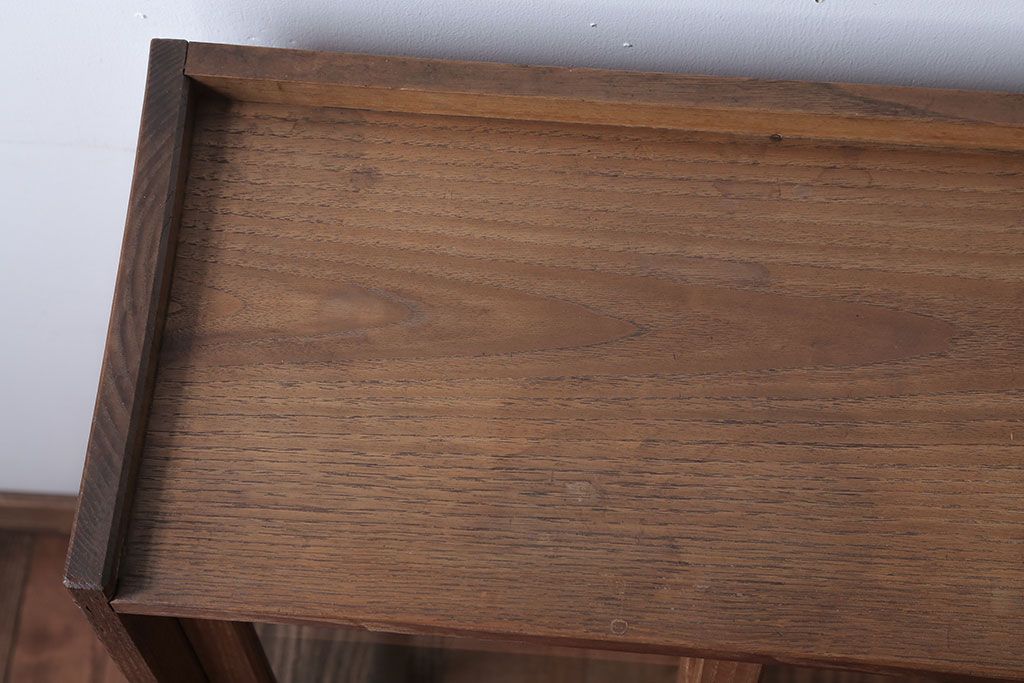アンティーク家具　アンティーク　三方栗材の高級キャビネット
