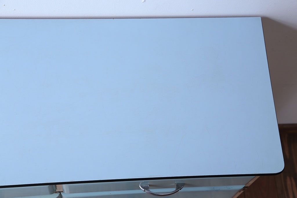 ヴィンテージ家具　 イギリスビンテージ　レトロでかわいいキッチンキャビネット(サイドボード)