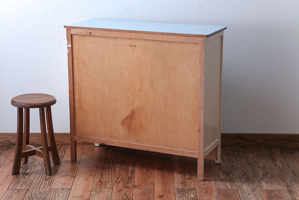 ヴィンテージ家具　 イギリスビンテージ　レトロでかわいいキッチンキャビネット(サイドボード)