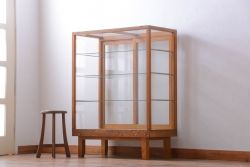レトロ家具　昭和レトロ　古いナラ材の縦型アンティークガラスケース