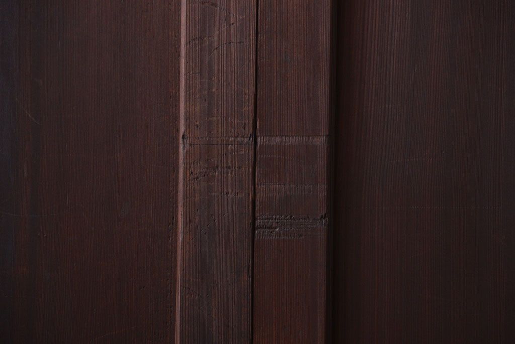 古民具・骨董　柾目が美しい、太く重厚な框の高級アンティーク板戸