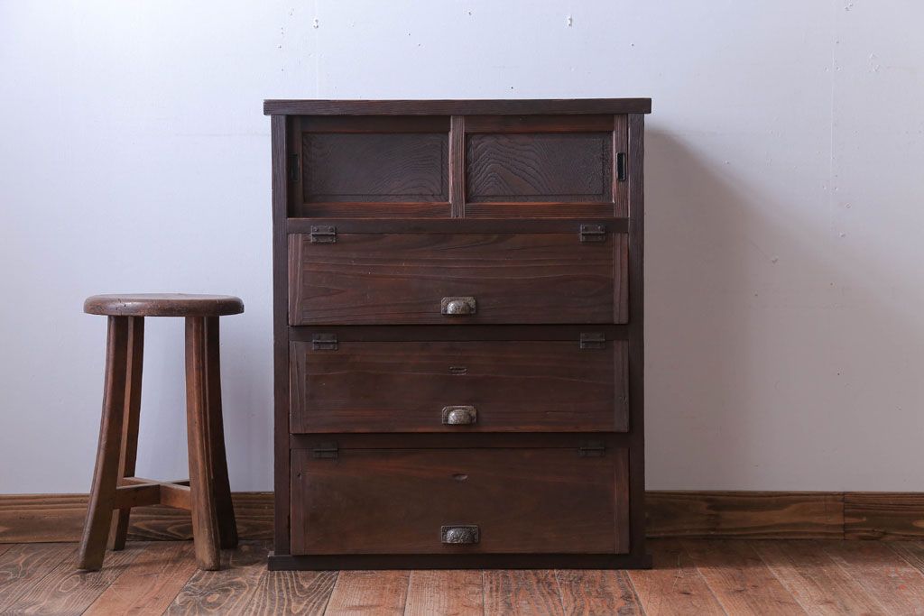 レトロ家具　昭和レトロ　古い木の小ぶりなパタパタ収納棚(下駄箱)