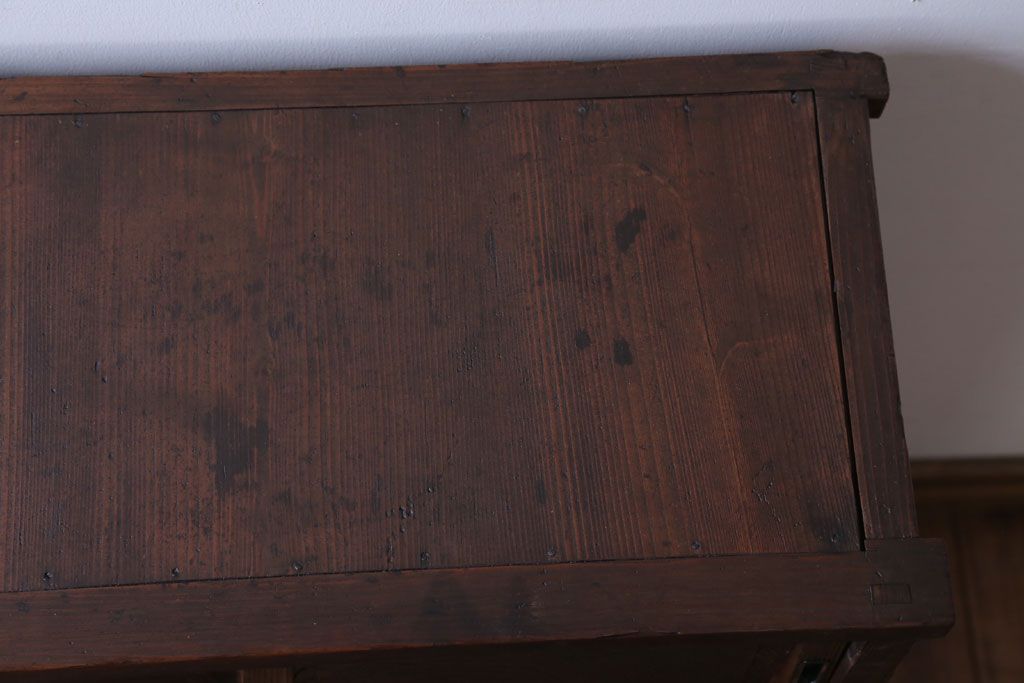 レトロ家具　昭和レトロ　古い木の小ぶりなパタパタ収納棚(下駄箱)