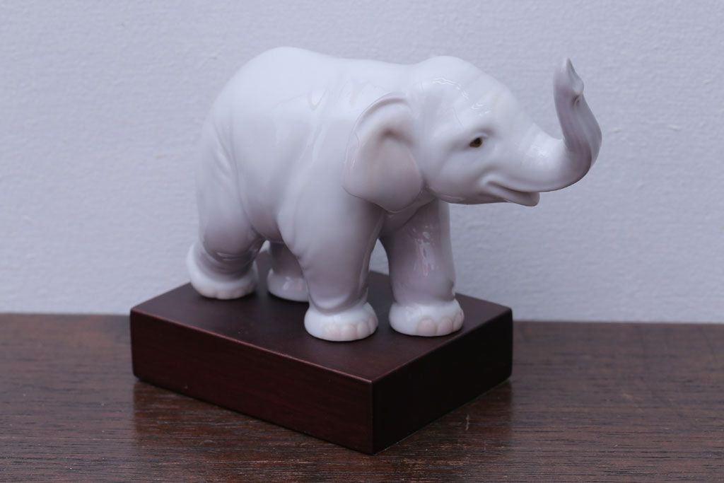 アンティーク雑貨 美品・リヤドロ(LLADRO)象の置物(幸運のゾウ