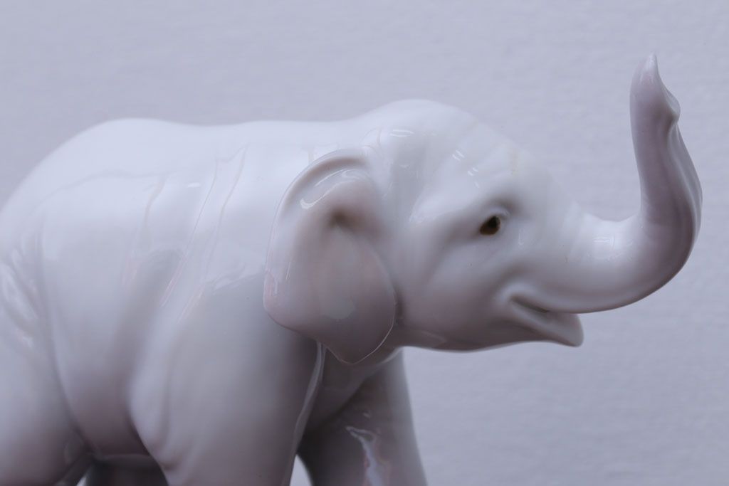 アンティーク雑貨 美品・リヤドロ(LLADRO)象の置物(幸運のゾウ アンティーク雑貨 美品・リヤドロ(LLADRO)象の置物(幸運のゾウ